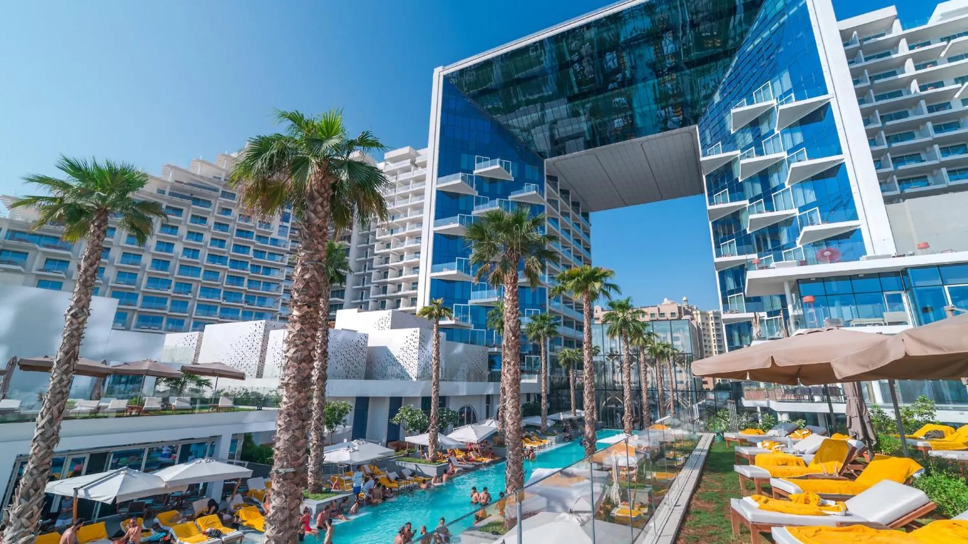 Luxury 3Bdr Apartment, Pool & Beach Access Dubai