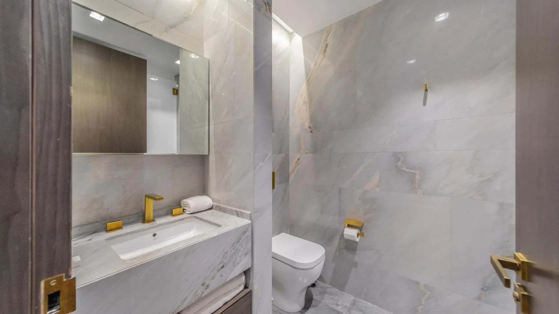 Luxury 3Bdr Apartment, Pool & Beach Access Dubai