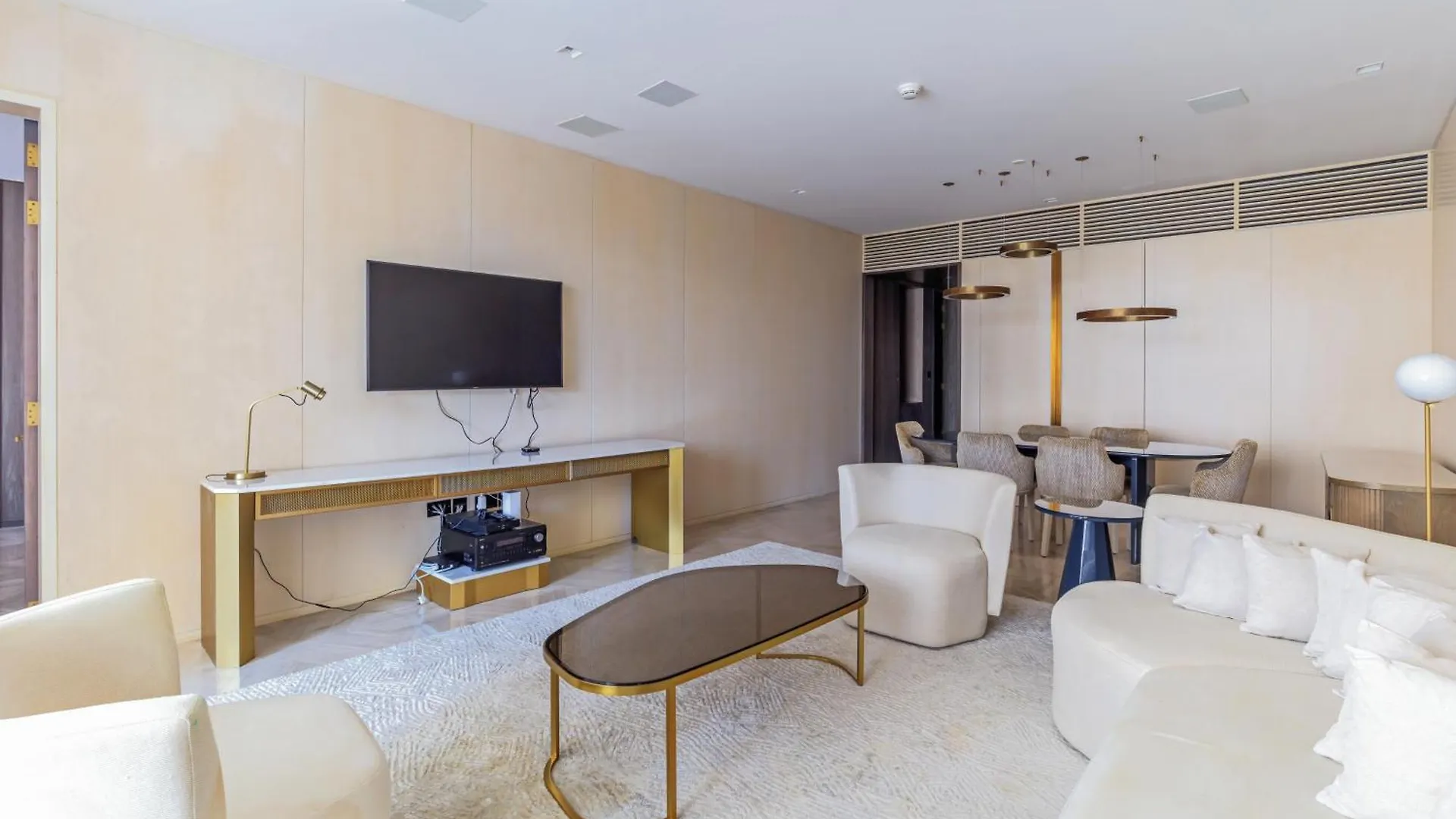 Apartment Luxury 3Bdr Apartment, Pool & Beach Access Dubai