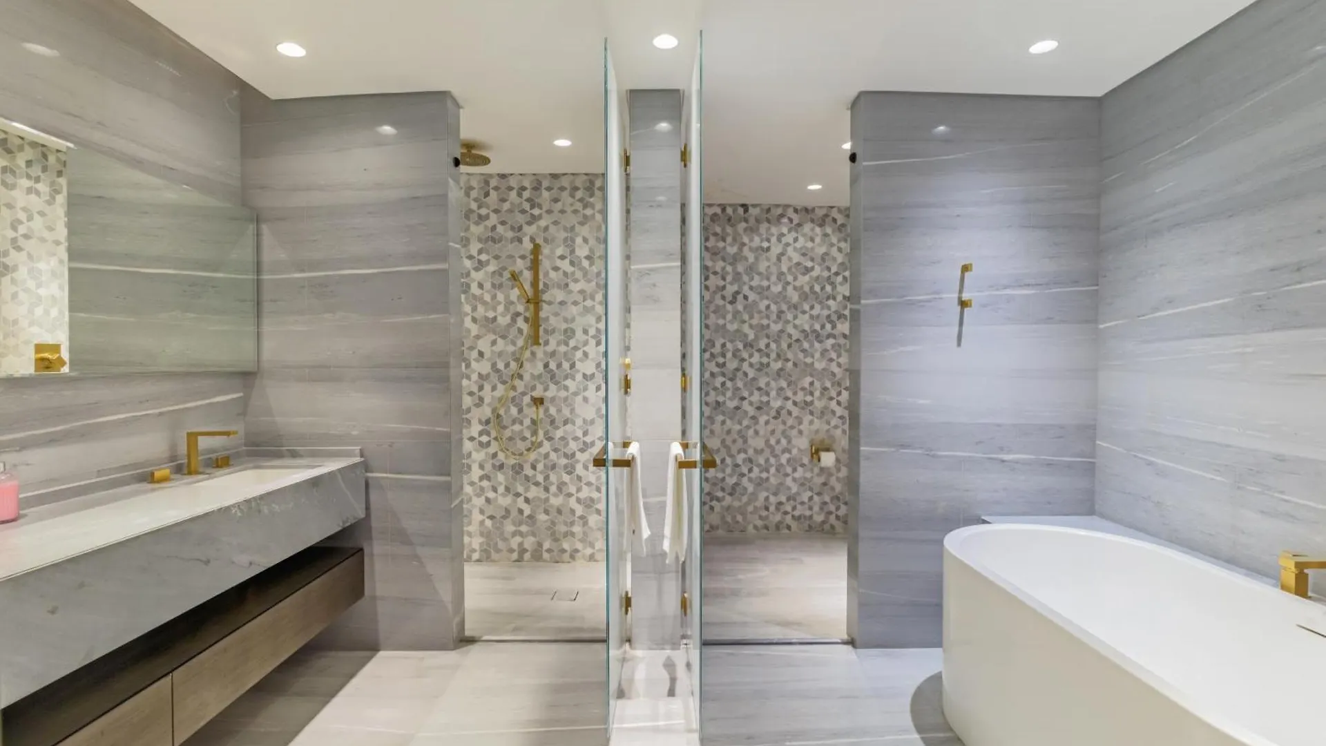 Luxury 3Bdr Apartment, Pool & Beach Access Dubai
