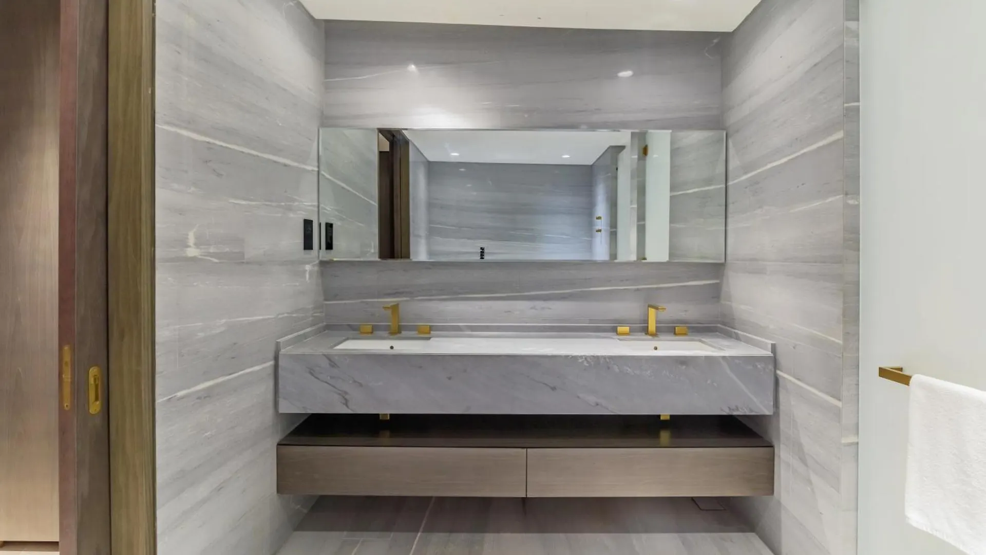 Luxury 3Bdr Apartment, Pool & Beach Access Dubai