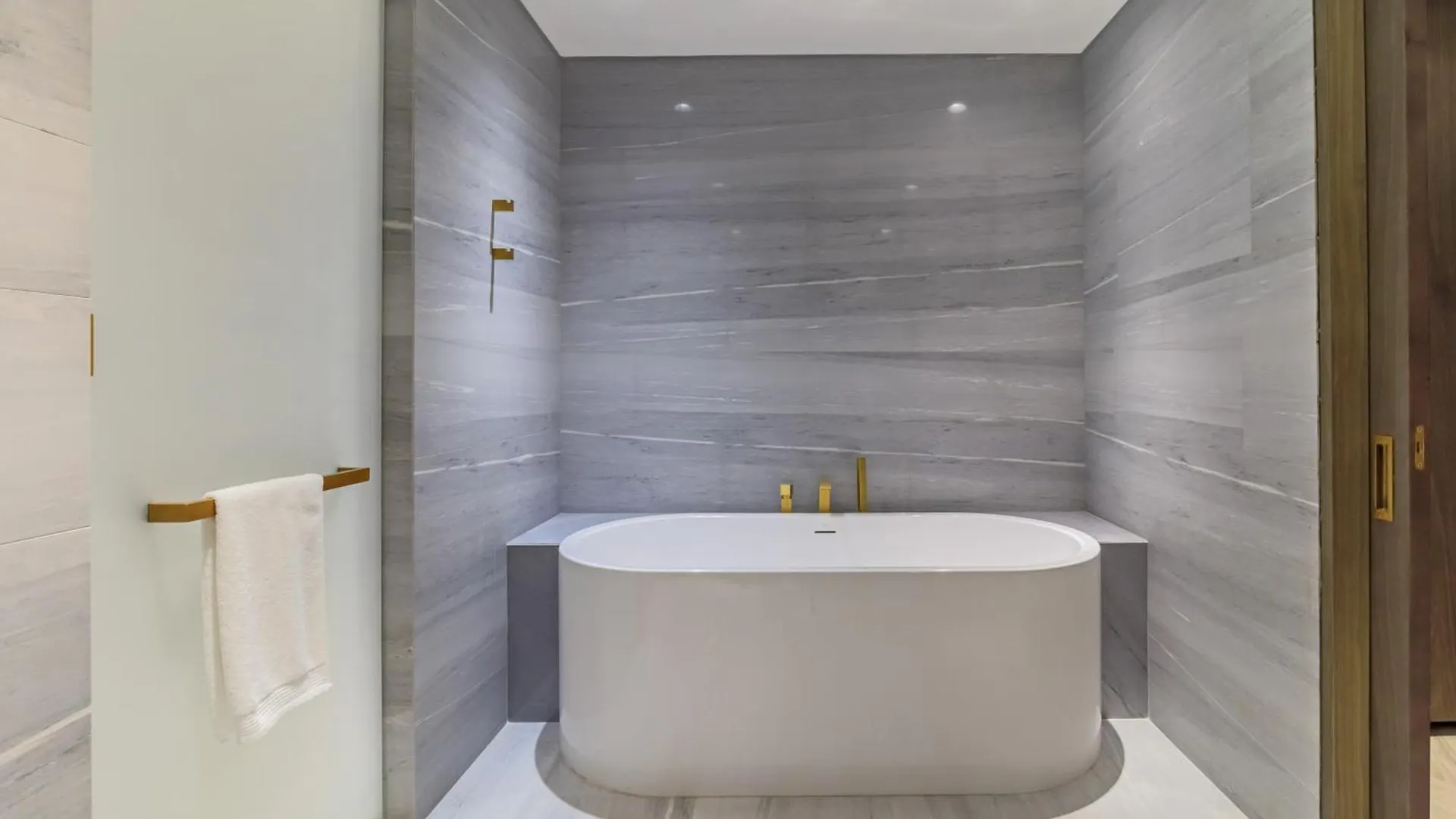Luxury 3Bdr Apartment, Pool & Beach Access Dubai