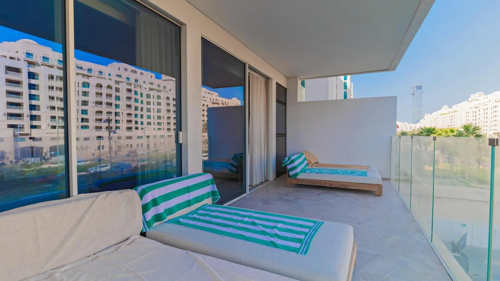 Apartment Luxury 3Bdr Apartment, Pool & Beach Access Dubai