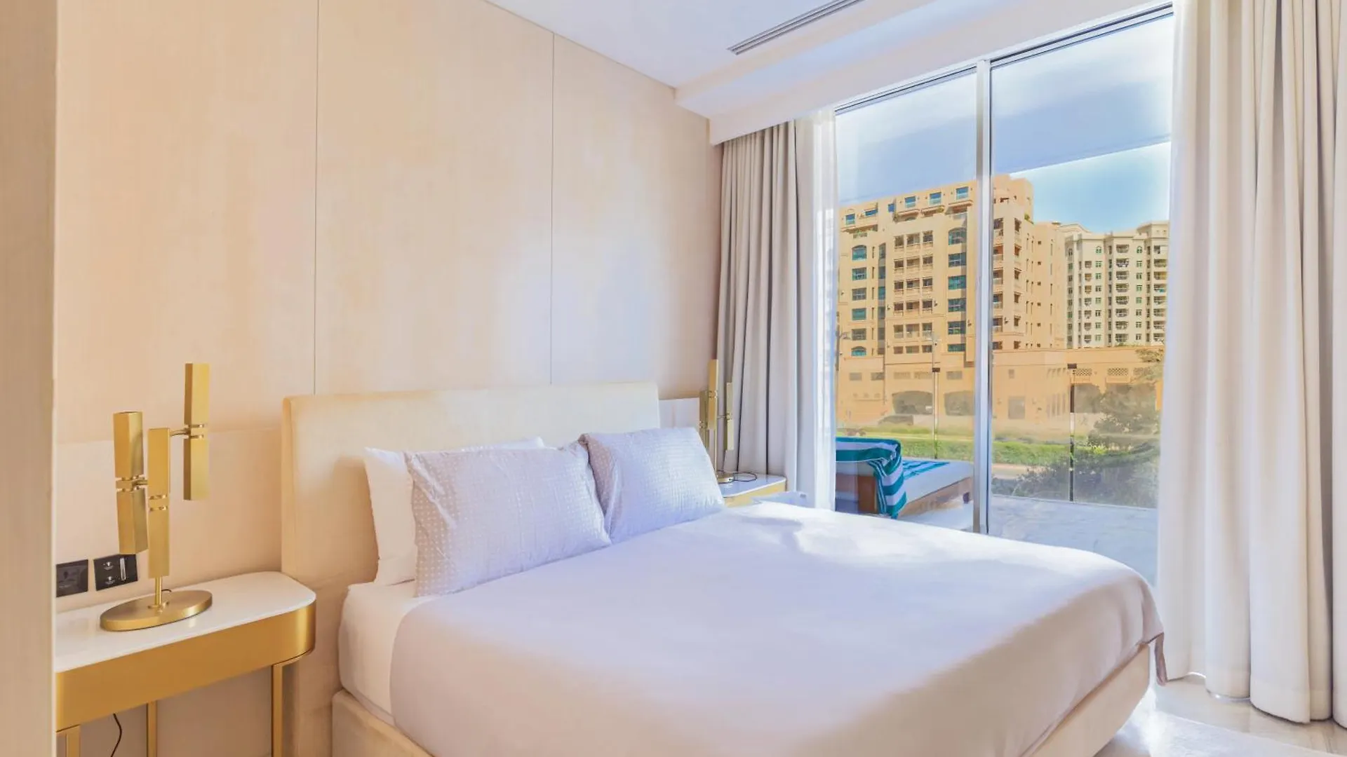 Luxury 3Bdr Apartment, Pool & Beach Access Dubai Apartment
