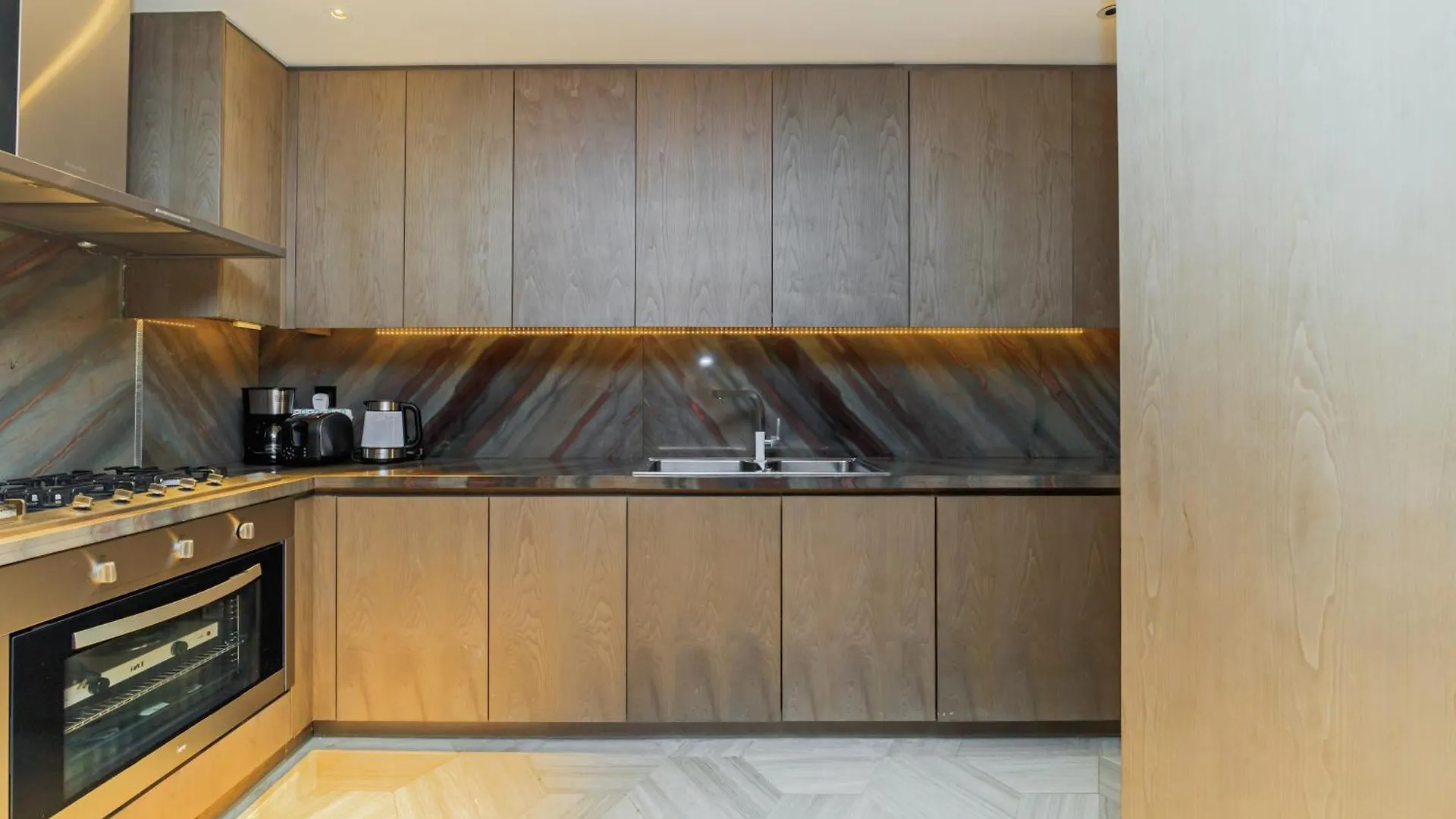 Luxury 3Bdr Apartment, Pool & Beach Access Dubai